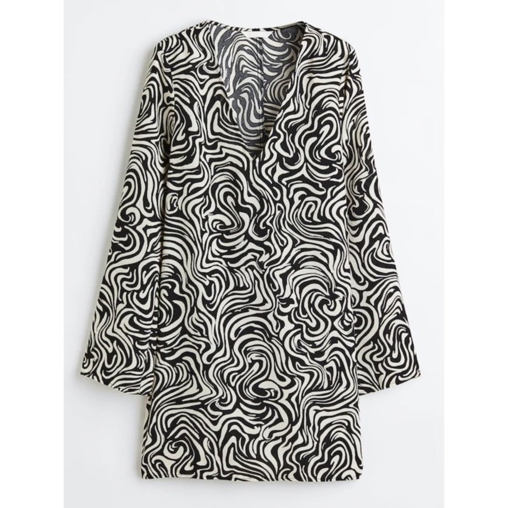 H&M Black and White Long Sleeve Swirl Print Dress
